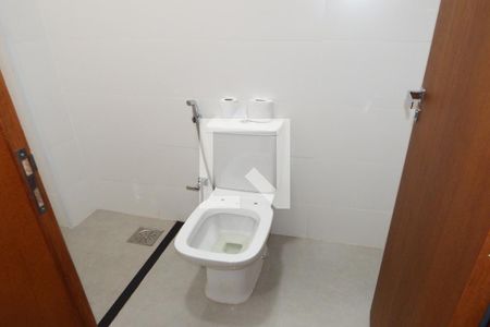 Casa de condomínio para alugar com 360m², 5 quartos e 6 vagasBanheiro Social