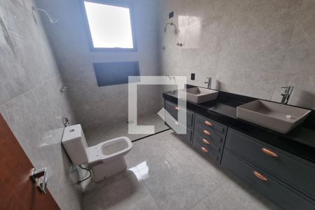 Casa de condomínio para alugar com 360m², 5 quartos e 6 vagasBanheiro da Suíte Master