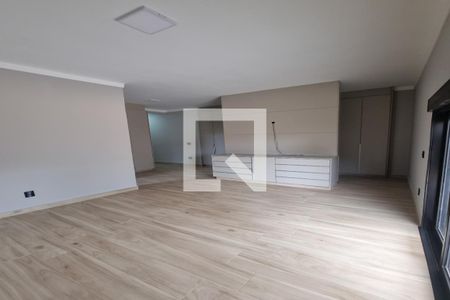 Casa de condomínio para alugar com 360m², 5 quartos e 6 vagasSuíte Master