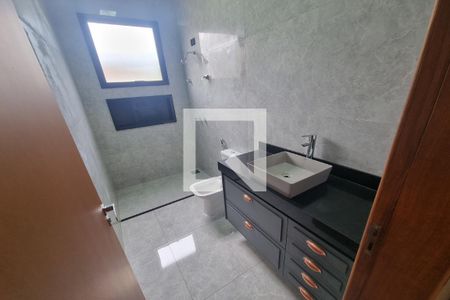 Casa de condomínio para alugar com 360m², 5 quartos e 6 vagasBanheiro da Suíte 03