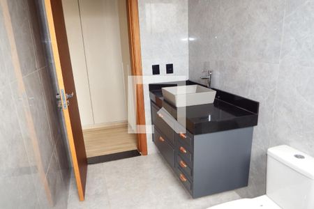 Casa de condomínio para alugar com 360m², 5 quartos e 6 vagasBanheiro da Suíte 02