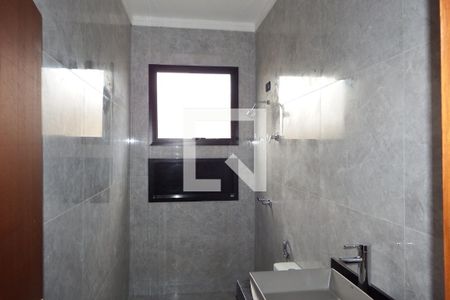 Casa de condomínio para alugar com 360m², 5 quartos e 6 vagasBanheiro da Suíte 03