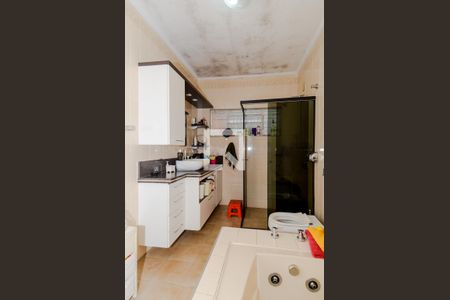 Casa à venda com 180m², 3 quartos e 3 vagasBanheiro da Suíte 1