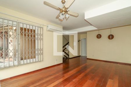 Casa de condomínio para alugar com 220m², 3 quartos e 2 vagasSala