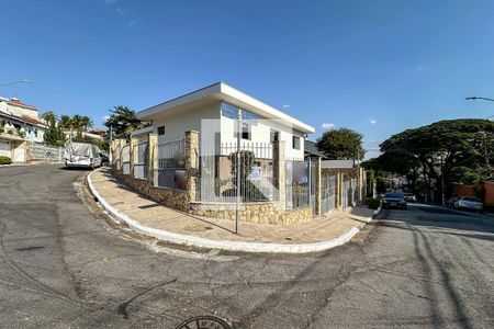 Casa à venda com 290m², 3 quartos e 4 vagas Casa à venda com 290m², 3 quartos e 4 vagasFachada Externa + Plaquinha