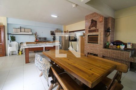 Casa à venda com 340m², 3 quartos e 6 vagasAnexo com Churrasqueira