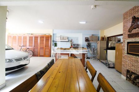 Casa à venda com 340m², 3 quartos e 6 vagasAnexo com Churrasqueira