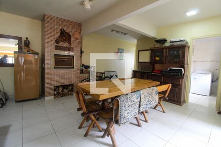 Casa à venda com 340m², 3 quartos e 6 vagasAnexo com Churrasqueira