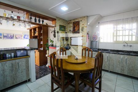 Casa à venda com 340m², 3 quartos e 6 vagasCozinha