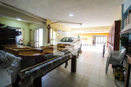 Casa à venda com 340m², 3 quartos e 6 vagasAnexo com Churrasqueira