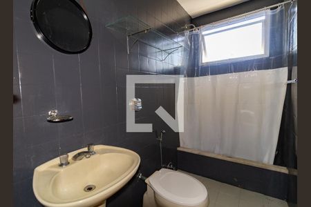 Banheiro da suíte  de apartamento à venda com 3 quartos, 150m² em Leblon, Rio de Janeiro