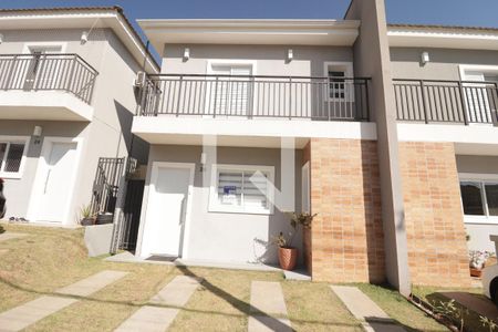 Casa à venda com 105m², 3 quartos e 2 vagas Casa à venda com 105m², 3 quartos e 2 vagasFachada
