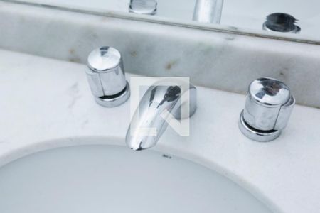Apartamento para alugar com 44m², 1 quarto e sem vaga Apartamento para alugar com 44m², 1 quarto e sem vagaLouça - Banheiro