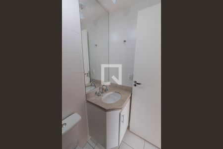 Banheiro Corredor de apartamento para alugar com 3 quartos, 67m² em Super Quadra Morumbi, São Paulo