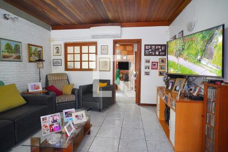 Sala de casa à venda com 4 quartos, 300m² em Floresta, Porto Alegre