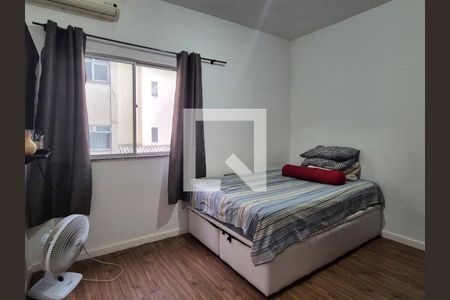 Quarto 1  de apartamento para alugar com 2 quartos, 54m² em Vargem Pequena, Rio de Janeiro