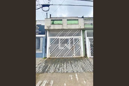 Casa à venda com 126m², 3 quartos e 2 vagas Casa à venda com 126m², 3 quartos e 2 vagasFachada