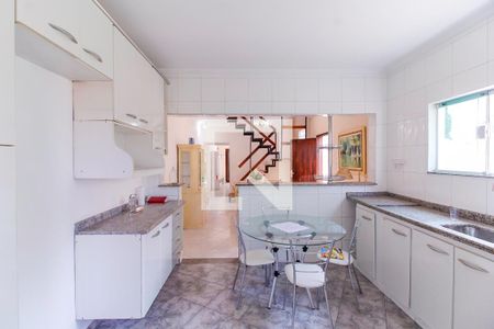 Casa para alugar com 200m², 4 quartos e 4 vagas Casa para alugar com 200m², 4 quartos e 4 vagasCozinha