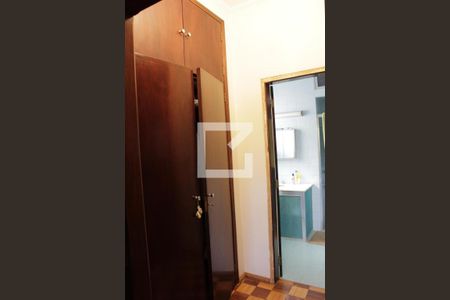 Casa para alugar com 583m², 3 quartos e 5 vagasCloset