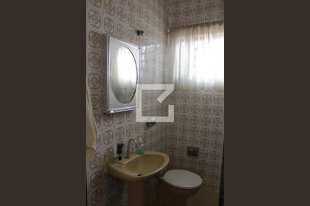 Casa para alugar com 583m², 3 quartos e 5 vagasBanheiro