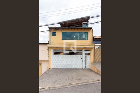 Casa à venda com 120m², 3 quartos e 2 vagas Casa à venda com 120m², 3 quartos e 2 vagasFachada