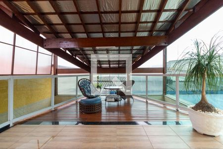 Casa à venda com 120m², 3 quartos e 2 vagas Casa à venda com 120m², 3 quartos e 2 vagasVaranda Quarto 1 - Suite