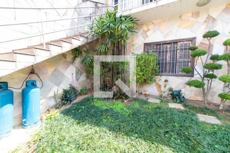 Casa à venda com 400m², 3 quartos e 8 vagas Casa à venda com 400m², 3 quartos e 8 vagasQuintal