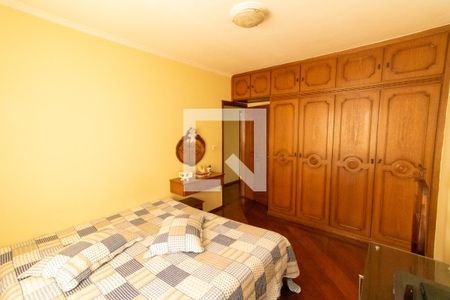 Casa à venda com 400m², 3 quartos e 8 vagas Casa à venda com 400m², 3 quartos e 8 vagasQuarto 2