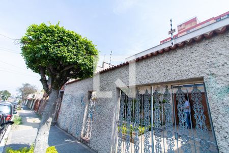 Casa à venda com 400m², 3 quartos e 8 vagas Casa à venda com 400m², 3 quartos e 8 vagasFachada