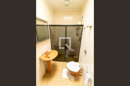 Casa à venda com 400m², 3 quartos e 8 vagas Casa à venda com 400m², 3 quartos e 8 vagasBanheiro 2