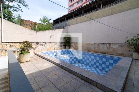 Casa à venda com 400m², 3 quartos e 8 vagas Casa à venda com 400m², 3 quartos e 8 vagasPiscina