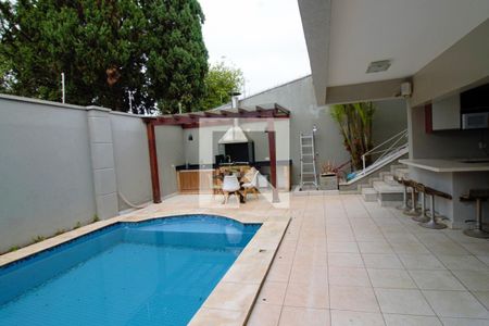 Casa à venda com 501m², 5 quartos e 5 vagas Casa à venda com 501m², 5 quartos e 5 vagasPiscina