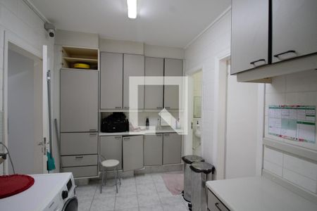 Casa à venda com 501m², 5 quartos e 5 vagas Casa à venda com 501m², 5 quartos e 5 vagasÁrea de Serviço