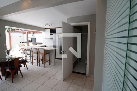 Casa à venda com 501m², 5 quartos e 5 vagas Casa à venda com 501m², 5 quartos e 5 vagasSalão de Festa