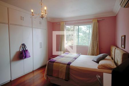 Casa à venda com 501m², 5 quartos e 5 vagas Casa à venda com 501m², 5 quartos e 5 vagasQuarto 3