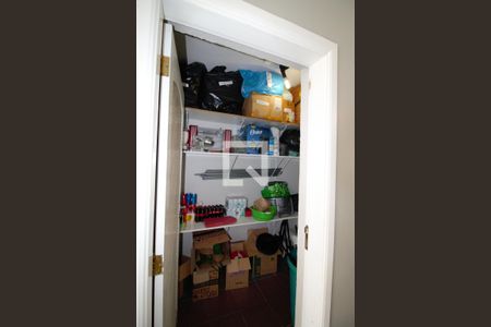 Casa à venda com 501m², 5 quartos e 5 vagas Casa à venda com 501m², 5 quartos e 5 vagasDispensa Garagem