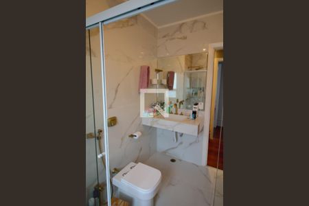 Casa à venda com 501m², 5 quartos e 5 vagas Casa à venda com 501m², 5 quartos e 5 vagasBanheiro corredor