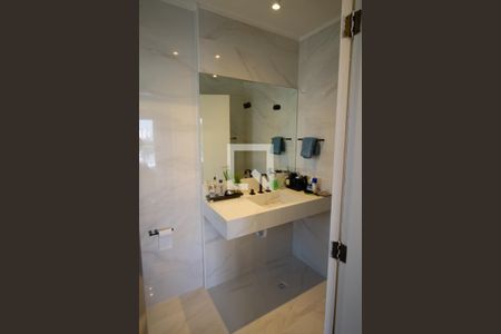 Casa à venda com 501m², 5 quartos e 5 vagas Casa à venda com 501m², 5 quartos e 5 vagasBanheiro da Suíte 2