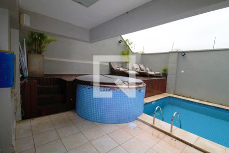 Casa à venda com 501m², 5 quartos e 5 vagas Casa à venda com 501m², 5 quartos e 5 vagasPiscina