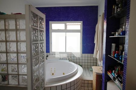 Casa à venda com 501m², 5 quartos e 5 vagas Casa à venda com 501m², 5 quartos e 5 vagasBanheiro da Suíte 1