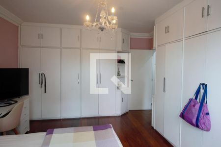 Casa à venda com 501m², 5 quartos e 5 vagas Casa à venda com 501m², 5 quartos e 5 vagasQuarto 3