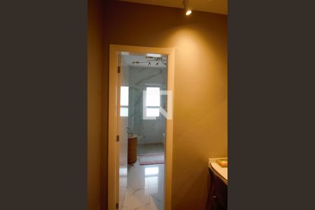 Casa à venda com 501m², 5 quartos e 5 vagas Casa à venda com 501m², 5 quartos e 5 vagasHall Banheiro Corredor