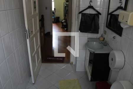 Casa à venda com 240m², 3 quartos e 4 vagasBanheiro - Torneira