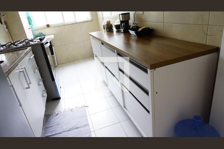 Cozinha e Área de Serviço de apartamento para alugar com 2 quartos, 77m² em Jacarepaguá, Rio de Janeiro