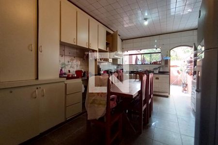 Casa à venda com 178m², 3 quartos e 4 vagas Casa à venda com 178m², 3 quartos e 4 vagasCozinha