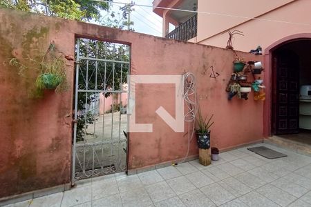 Casa à venda com 178m², 3 quartos e 4 vagas Casa à venda com 178m², 3 quartos e 4 vagasQuintal