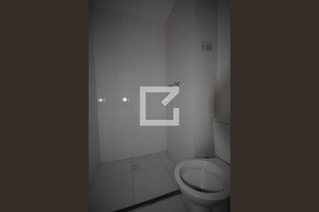 Banheiro de apartamento para alugar com 1 quarto, 33m² em Vista Alegre, Rio de Janeiro