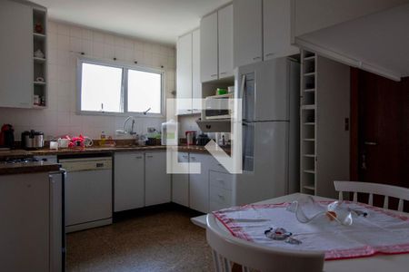 Apartamento à venda com 159m², 4 quartos e 3 vagasCozinha