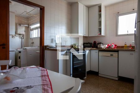 Apartamento à venda com 159m², 4 quartos e 3 vagasCozinha
