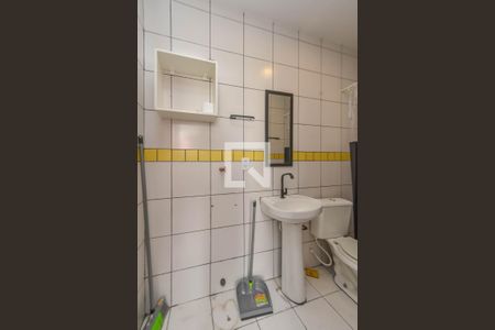 Banheiro de kitnet/studio para alugar com 1 quarto, 55m² em Santa Ifigênia, São Paulo